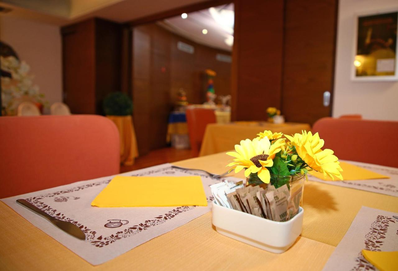 Hr Hotel Monfalcone Esterno foto