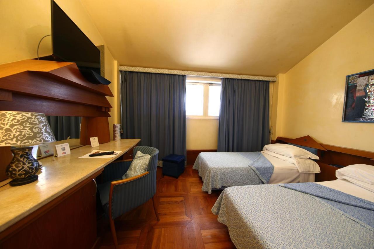 Hr Hotel Monfalcone Esterno foto
