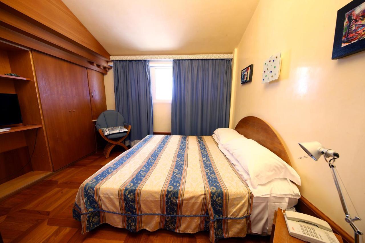 Hr Hotel Monfalcone Esterno foto