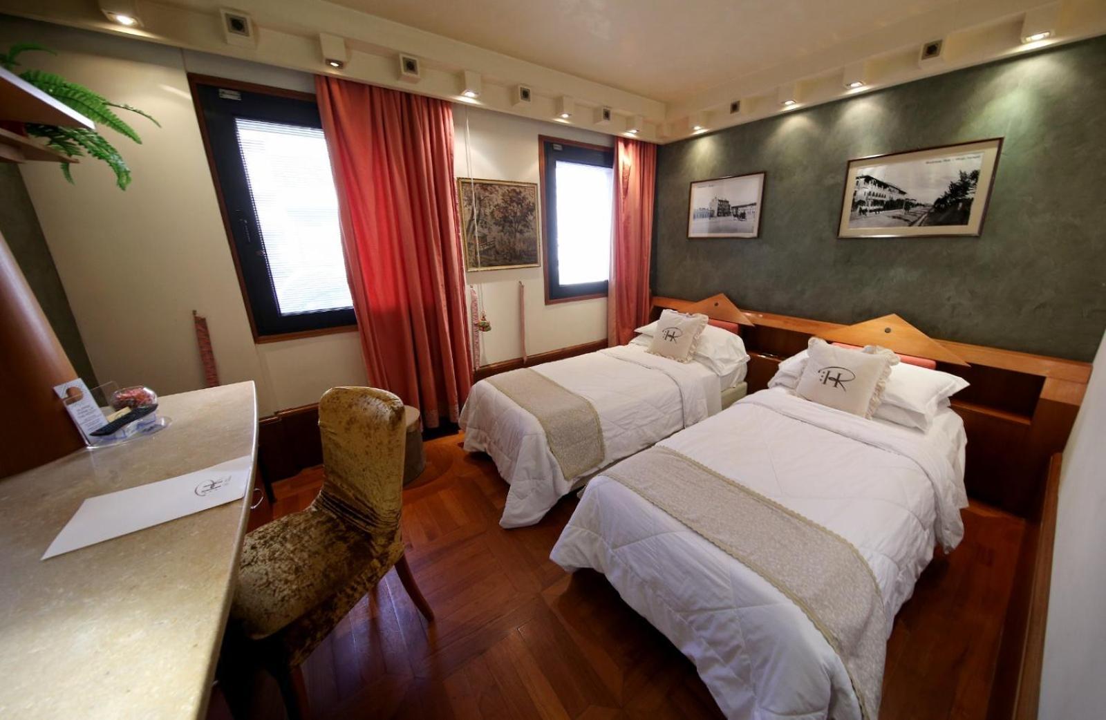 Hr Hotel Monfalcone Esterno foto