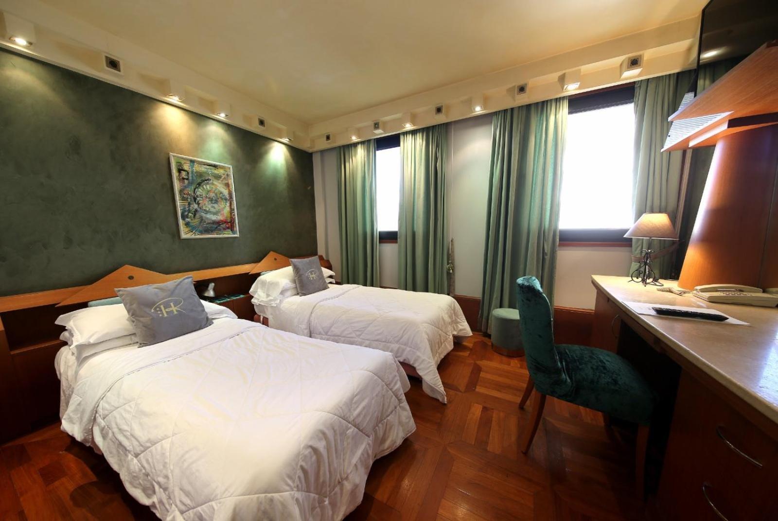 Hr Hotel Monfalcone Esterno foto