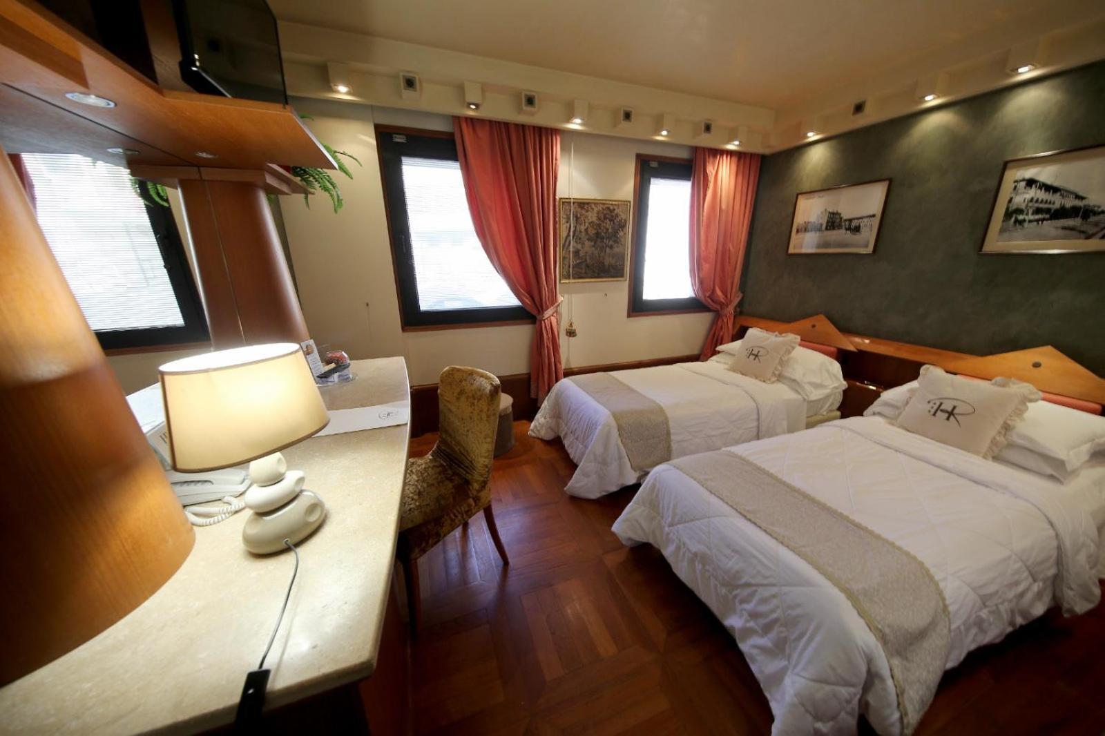 Hr Hotel Monfalcone Esterno foto