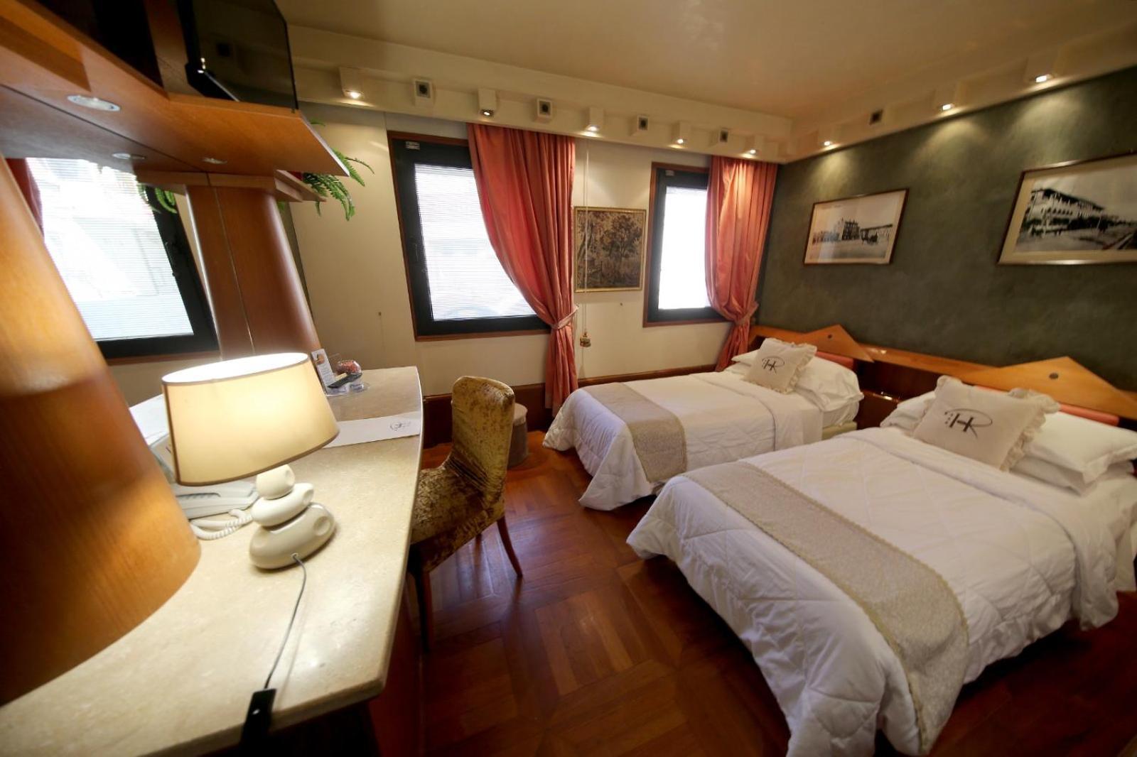 Hr Hotel Monfalcone Esterno foto