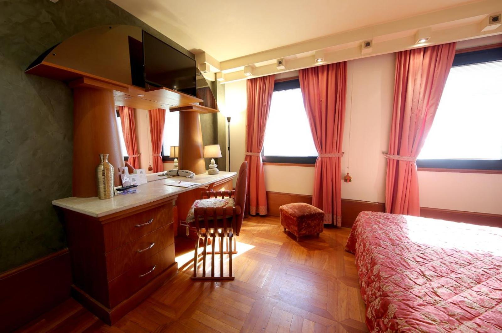 Hr Hotel Monfalcone Esterno foto