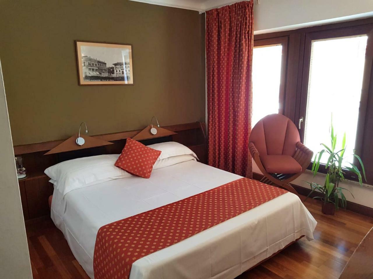 Hr Hotel Monfalcone Esterno foto
